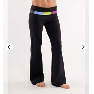 Lululemon Groove Pants - Black/Winter Quilt - Size 6
